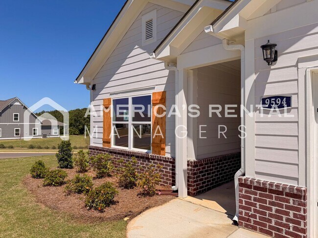 Building Photo - Southern Charm Meets Contemporary Style in Tuscaloosa!