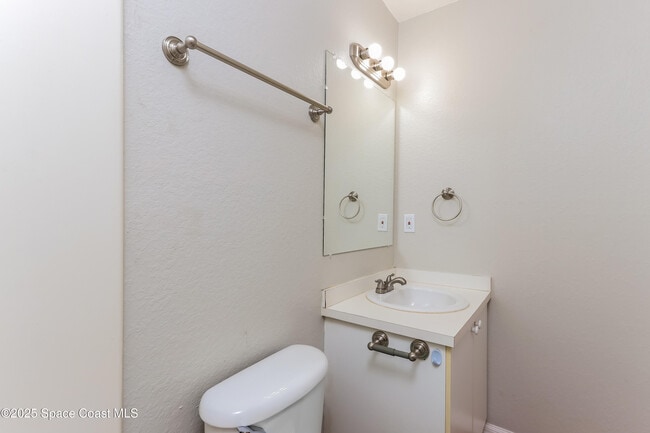 Building Photo - 1545 20th Ave SW