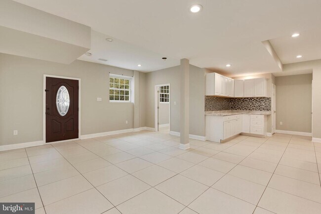 Building Photo - 7320 Bradley Blvd