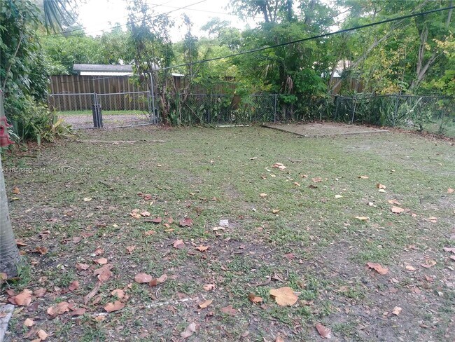 Building Photo - 1541 NE 131st Ln