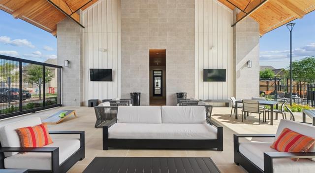 Building Photo - 2600 N Lake Forest Dr