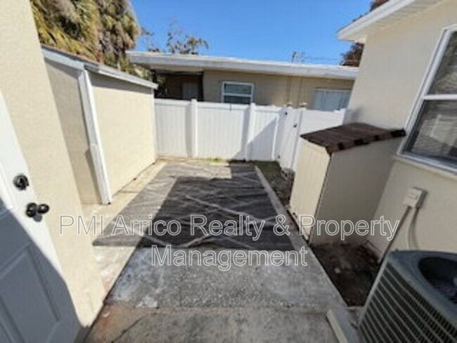 Building Photo - 2723 W State St