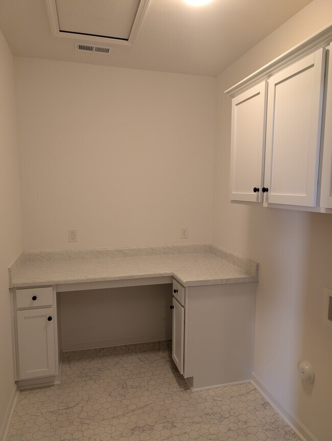 Building Photo - NEW 3bd/3bth Ranch -Golf Course View- OCTO...