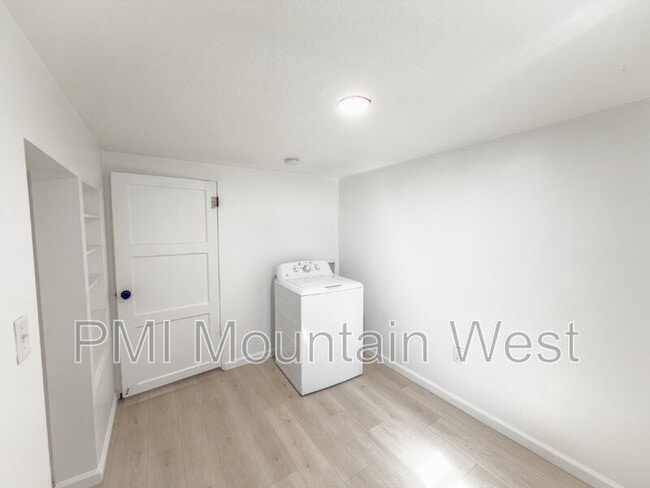 Building Photo - 872 N Main St