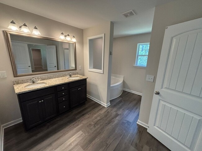 Building Photo - 377 Baymont Dr