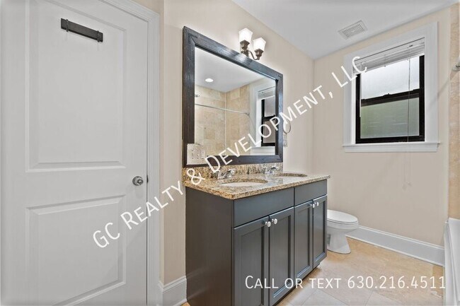 Building Photo - 7635 N Greenview Ave