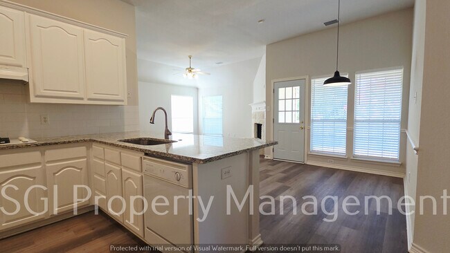 Building Photo - 3305 Woodbluff Ln