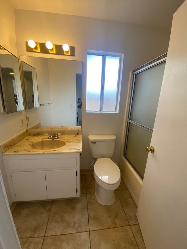 Building Photo - *DONT MISS OUT ON THIS GREAT MOVE IN SPECIAL! 1/2 OFF OF FIRST FULL MONTHS RENT!!