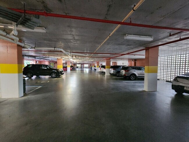 Building Photo - Beautiful Ocean Walk Condo Available April 10, 2026