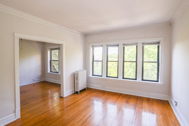 Building Photo - 5423 S Harper Ave