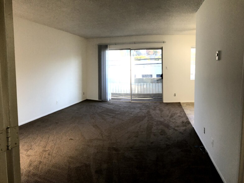 Building Photo - 10516 Eastborne Ave