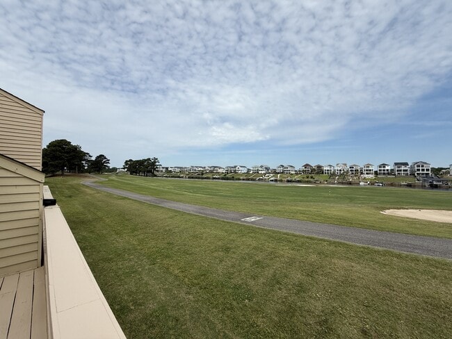 Building Photo - 4016 Fairway Lakes Dr