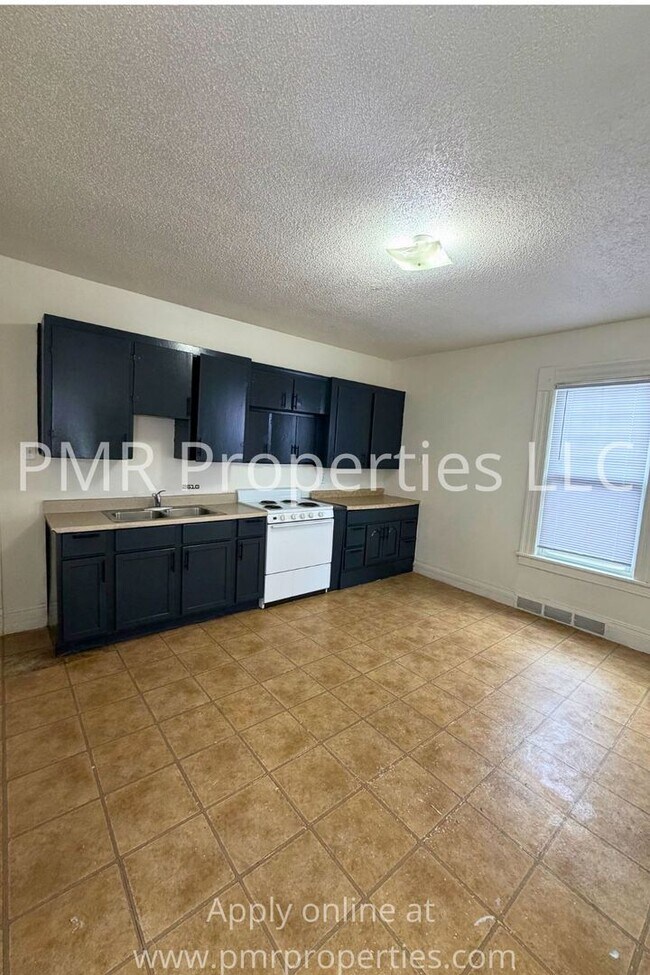 Building Photo - 613 N 22nd St