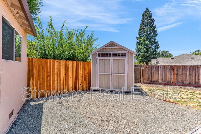 Building Photo - 275 Cameo Dr