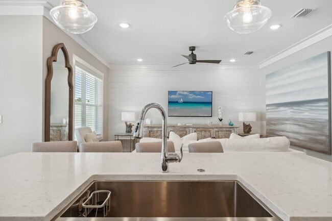 Building Photo - 712 Landing Cir