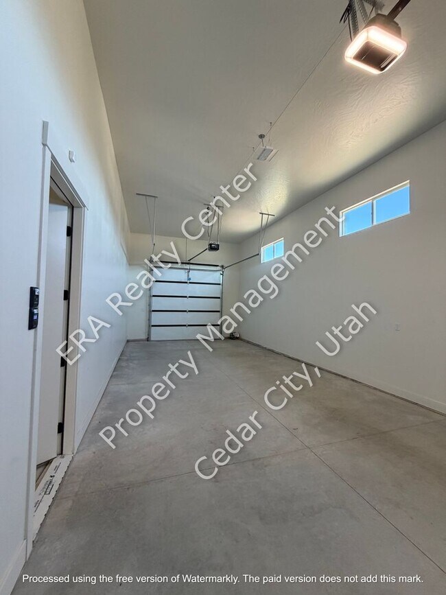 Building Photo - Newer Construction - 4 bedroom- 2 bath Single Family Home