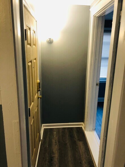 Building Photo - 2922 E Cold Spring Ln