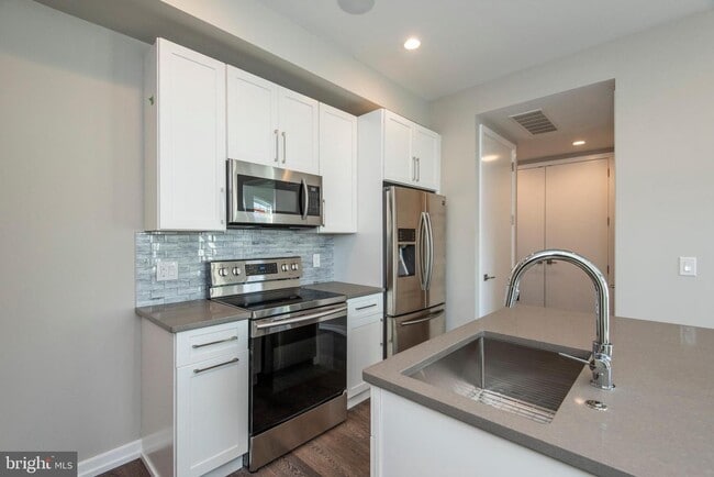 Building Photo - 1340 S 13th St