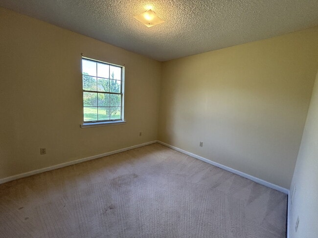 Building Photo - House for Rent
