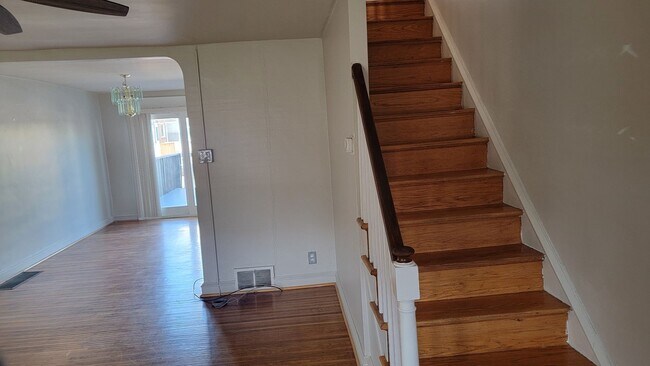 Building Photo - Beautiful Home In West Oak Lane