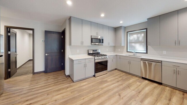 Building Photo - 1523 Rollins Ave SE