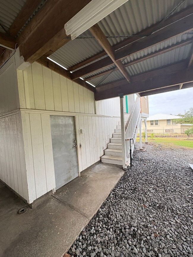 Building Photo - Beautiful 2 bedroom, 1.5 bath located in central Hilo town