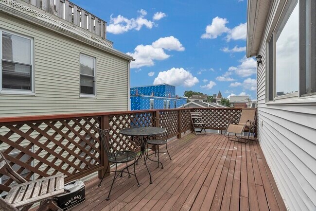 Building Photo - 12 Gates St