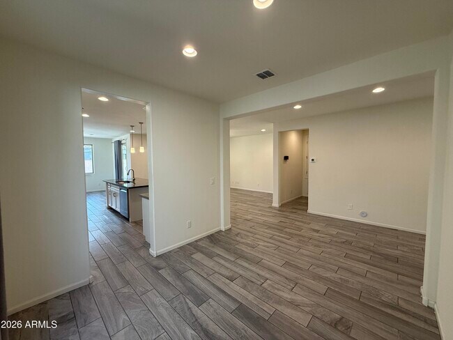 Building Photo - 263 E Lantana Dr