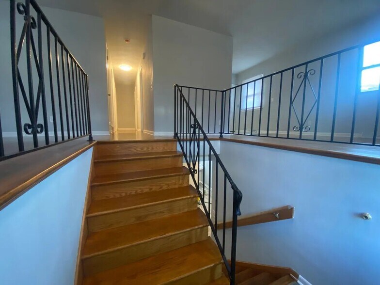 Building Photo - 1411 McDonald Ave