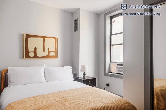 Building Photo - 161 W 54th St