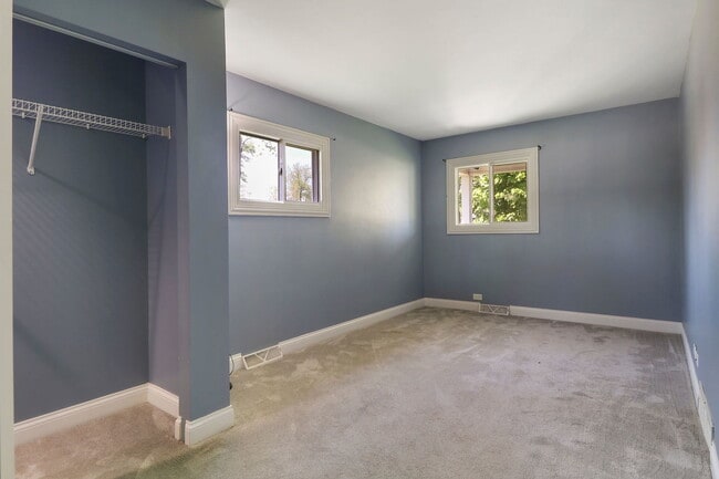 Building Photo - 1515 N Pleasant Dr