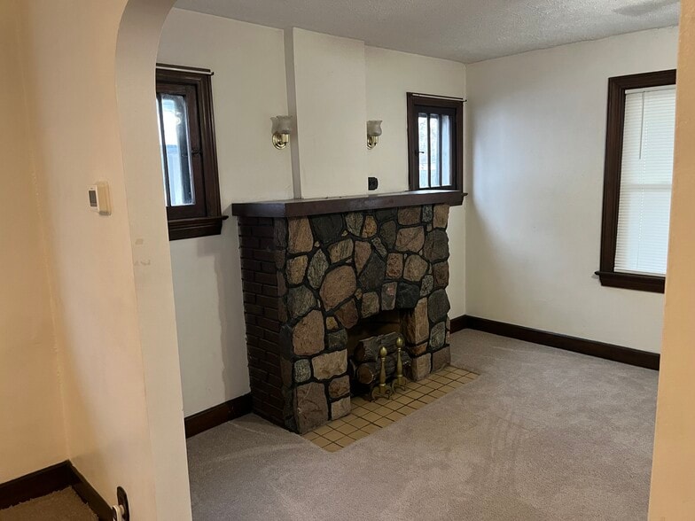 Building Photo - 1479 Canadian Ave