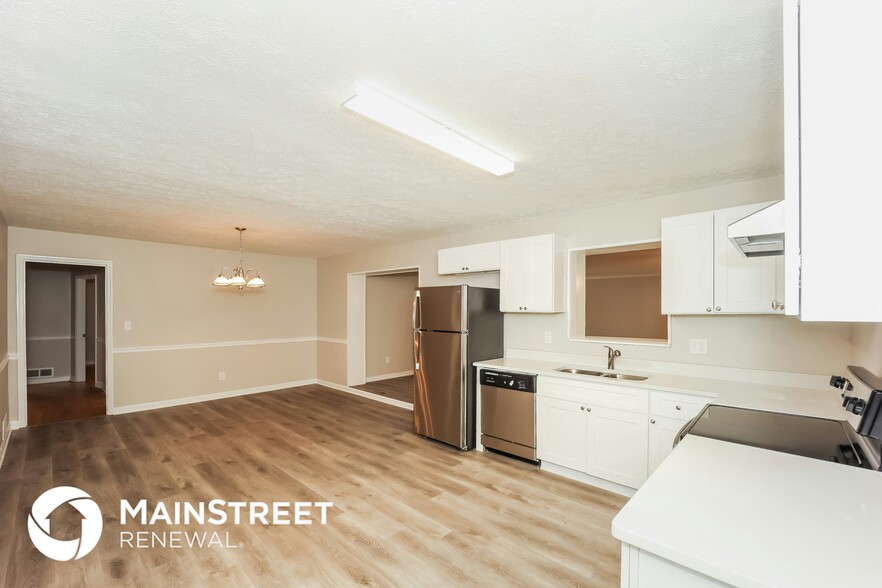 Building Photo - 600 Emerald Dr