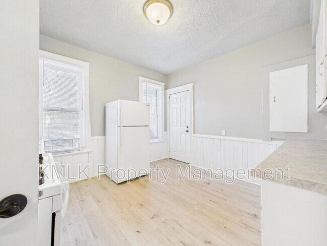 Building Photo - 635 Hazel St