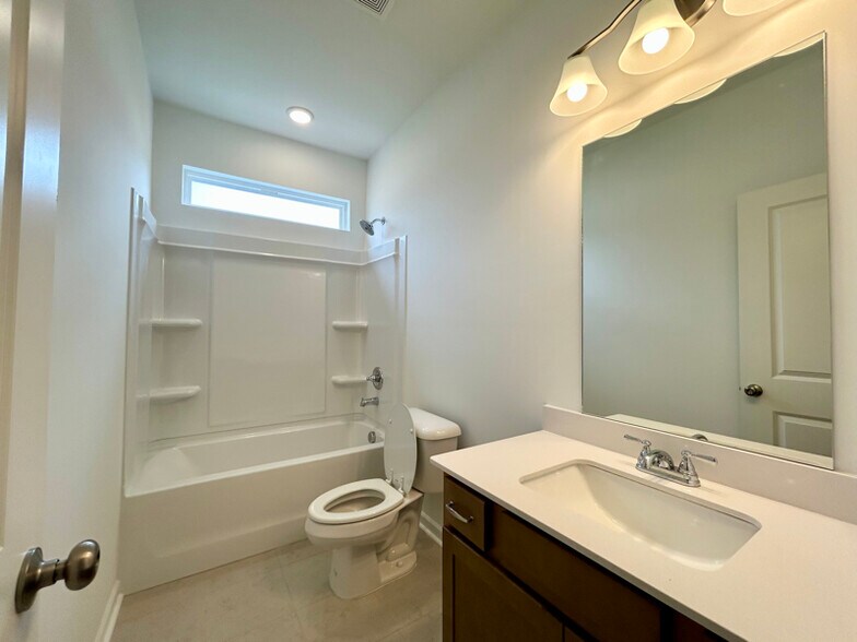 Building Photo - 206 Summerlin Dr