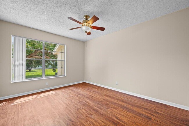 Building Photo - 144 Deerfield Ct