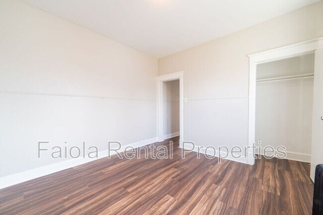 Building Photo - 426 W Peach St