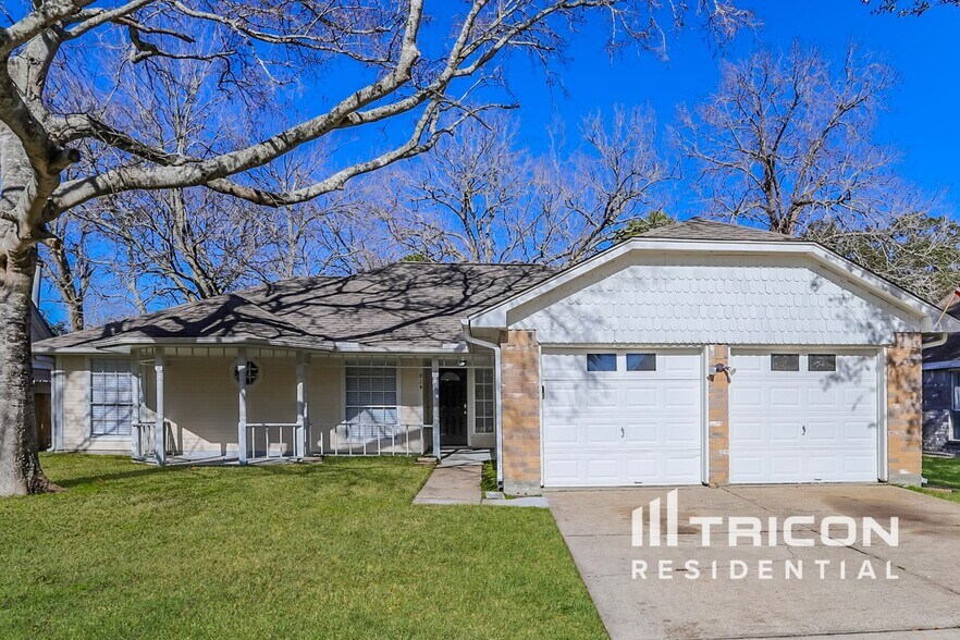Primary Photo - 824 Oakridge Dr