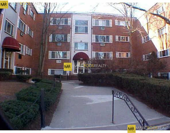 Building Photo - 245 Kelton St
