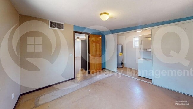 Building Photo - 906 E Halcyon Rd