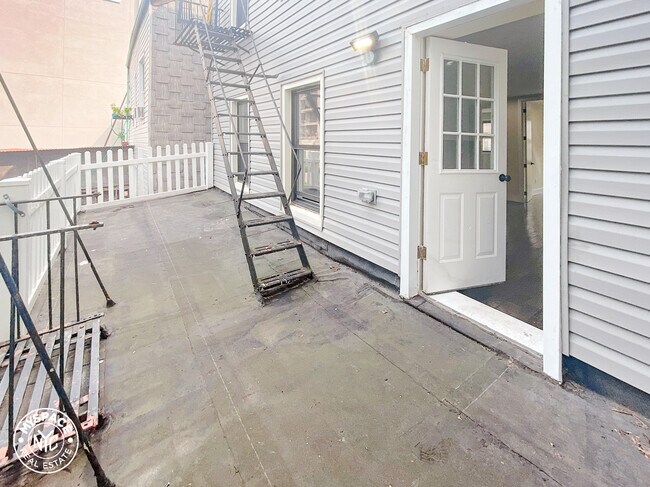 Building Photo - 199 Freeman St