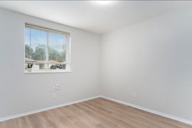 Building Photo - 2727 Madelyn Dr SW