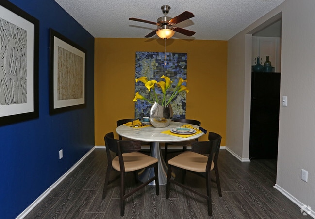 Interior Photo - Park Kiely