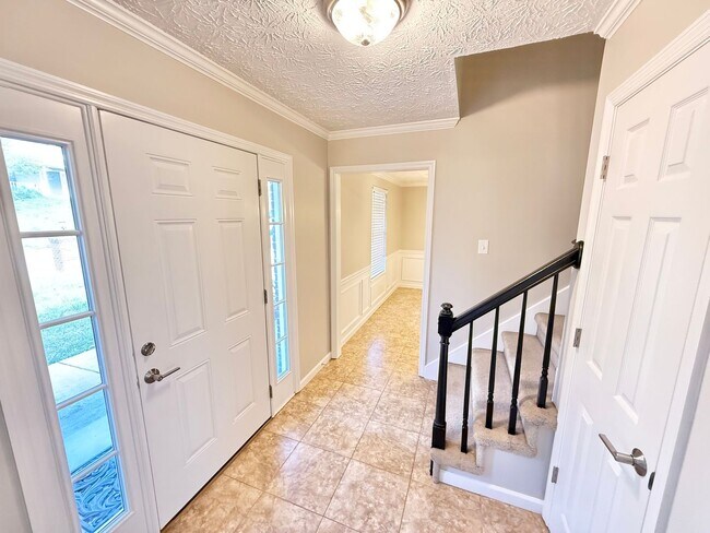 Building Photo - West Knoxville 37932 - 4 bedroom, 2.5 bath home - Contact Tanner Fee (865) 850-5103