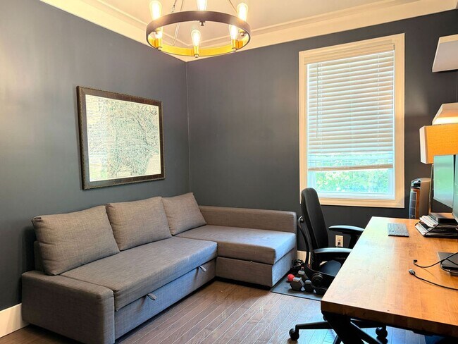 Building Photo - Available July 1st. Beautiful 4 BR/2.5 BA Home in Highly Desirable Park West! Landscaping included!