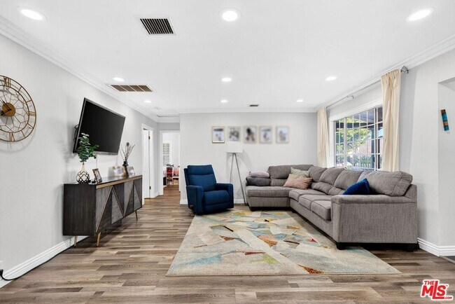 Building Photo - 6257 Bluebell Ave