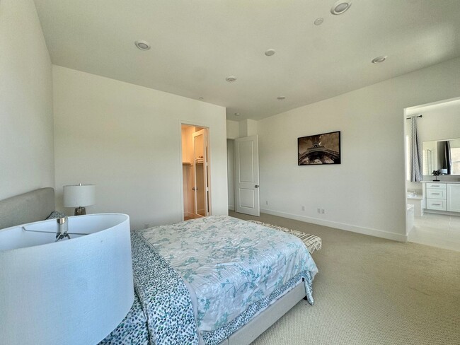 Building Photo - 27128 Skyland Wy