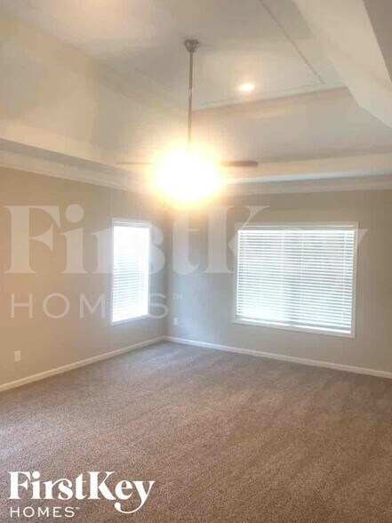 Building Photo - 1401 Aramore Dr SE