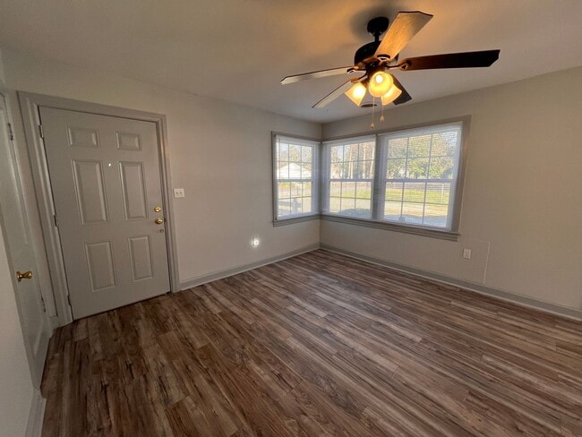 Building Photo - 109 Sharyn Ln