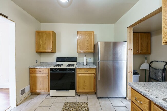 Building Photo - Two Bed One Bath Home in Battle Creek!